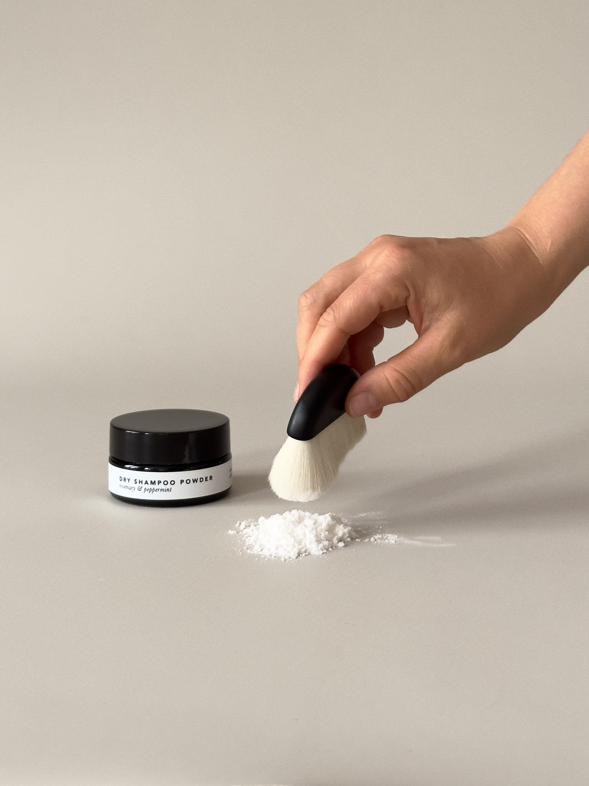 NATURLIG TØRSHAMPOO PULVER VS. AEROSOL